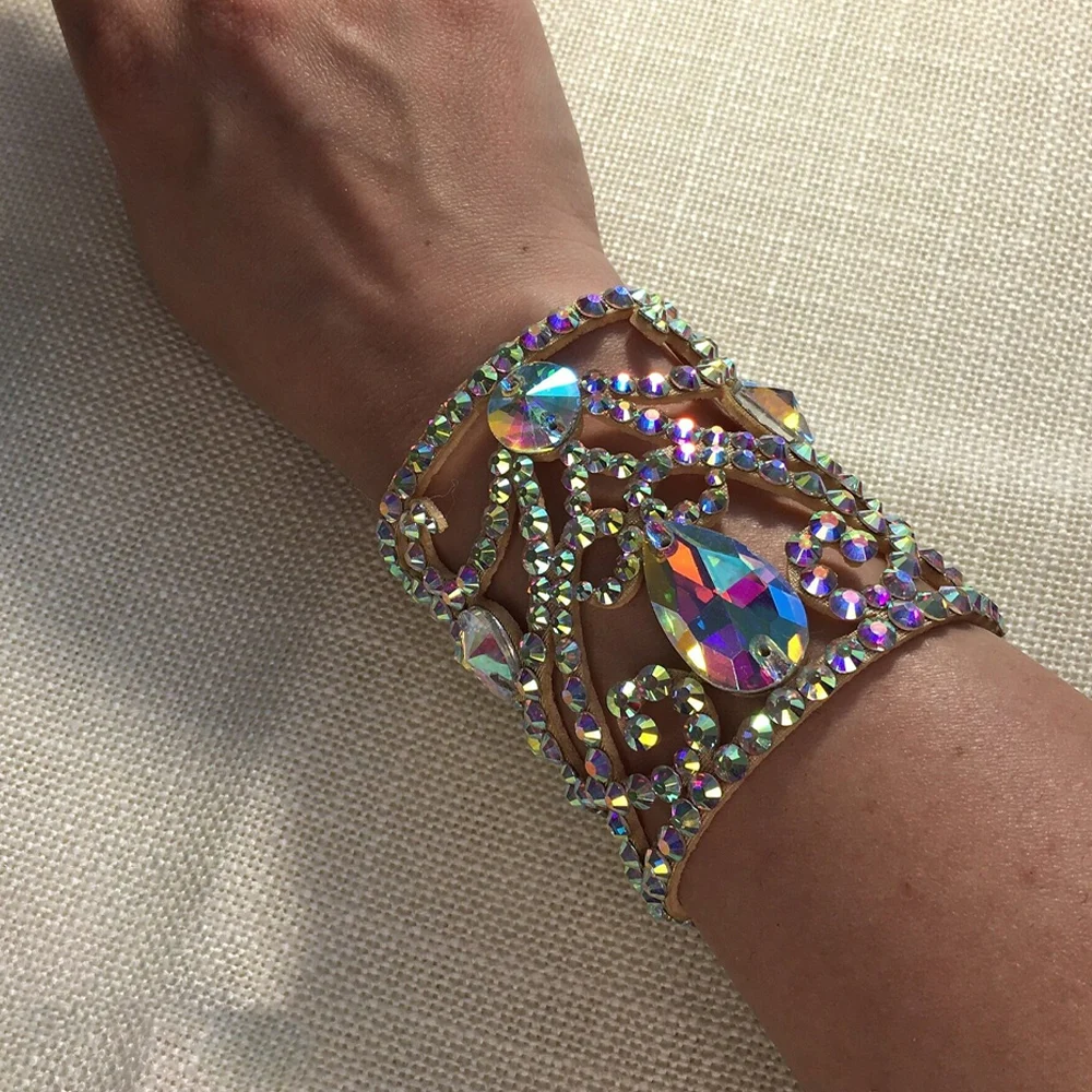 Colorful Crystal Belly Dance B - Women Accessories India のレビューと価格