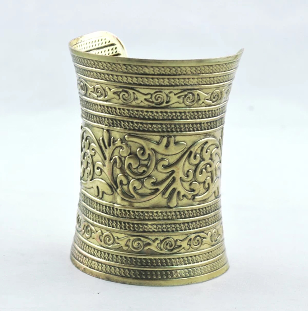 Vintage Alloy Wide Cuff Bracel - Women Accessories India のレビューと価格