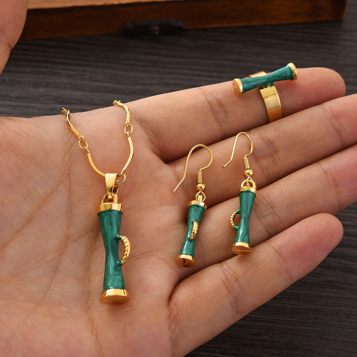 Fashion PNG Gold Color Jewelry - Women Accessories India のレビューと価格